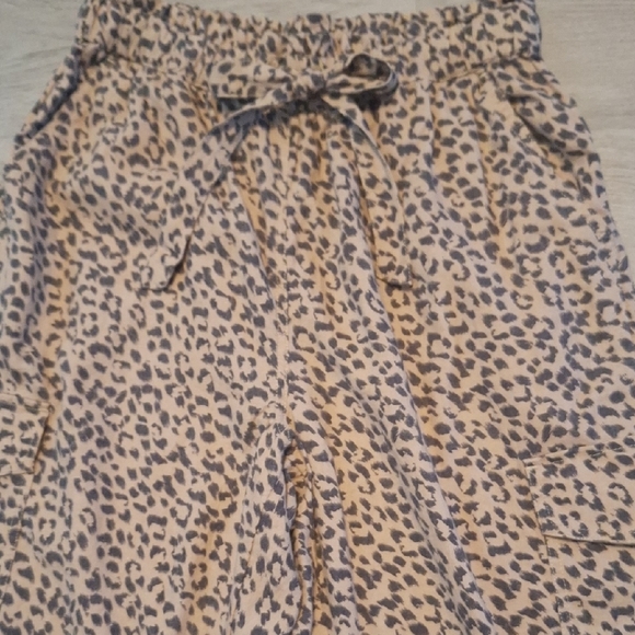Aerie Leopard Print Cargo Jogger Pants - Picture 4 of 8